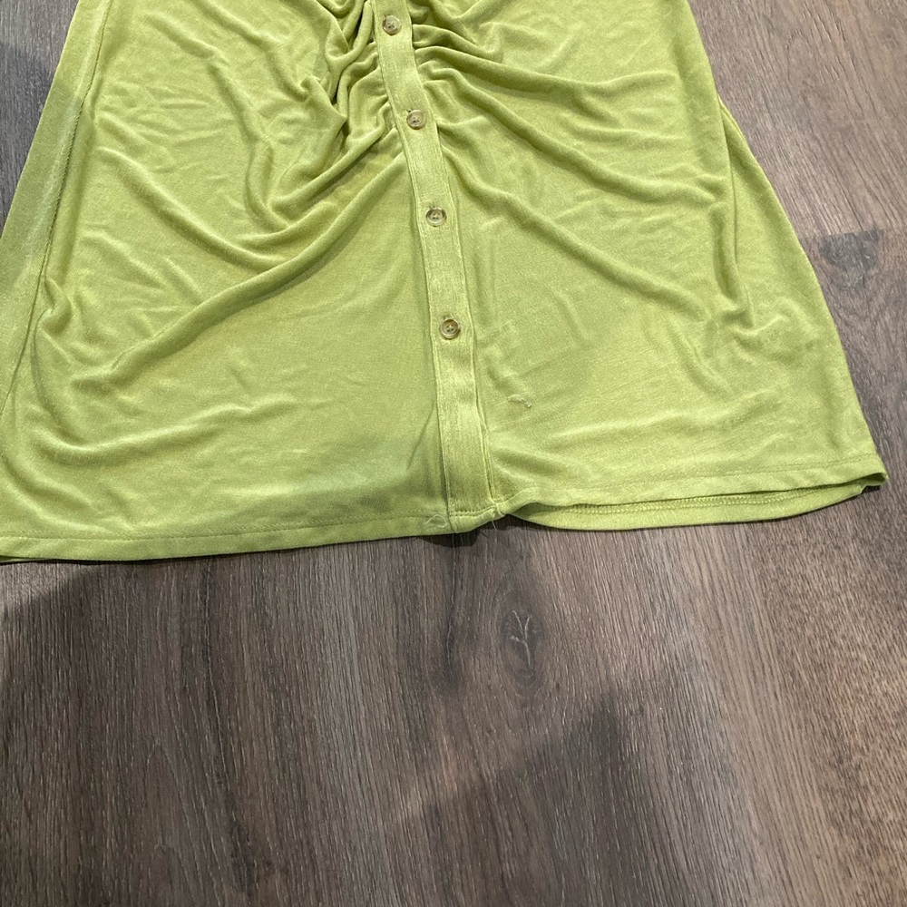 Green Button-Down Ruched Dress - Picture 5 of 7